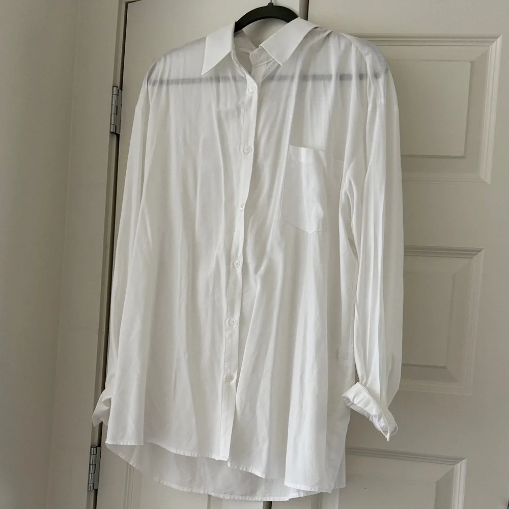 The Frankie Shop Hanna Silky Oversized Button Down Shirt Sz XS/S in White - Picture 5 of 9
